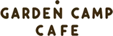 自然の中で焚き火を囲みながら、心地よいひとときを過ごせるcamp style cafe、「gardencamp & cafe」。
当店では、四季折々の風景を楽しみながら、焚き火を囲んでホクホクの焼き芋や香り豊かなコーヒーをお楽しみいただけます。週末にはバーベキューやワークショップも開催中！家族や友人と特別な時間を過ごすのにぴったりなカフェです。

さらに、人気の焼き芋体験や季節限定メニューはリピーター多数！自然の中でリフレッシュしたい方、アウトドア好きな方におすすめのスポットです。